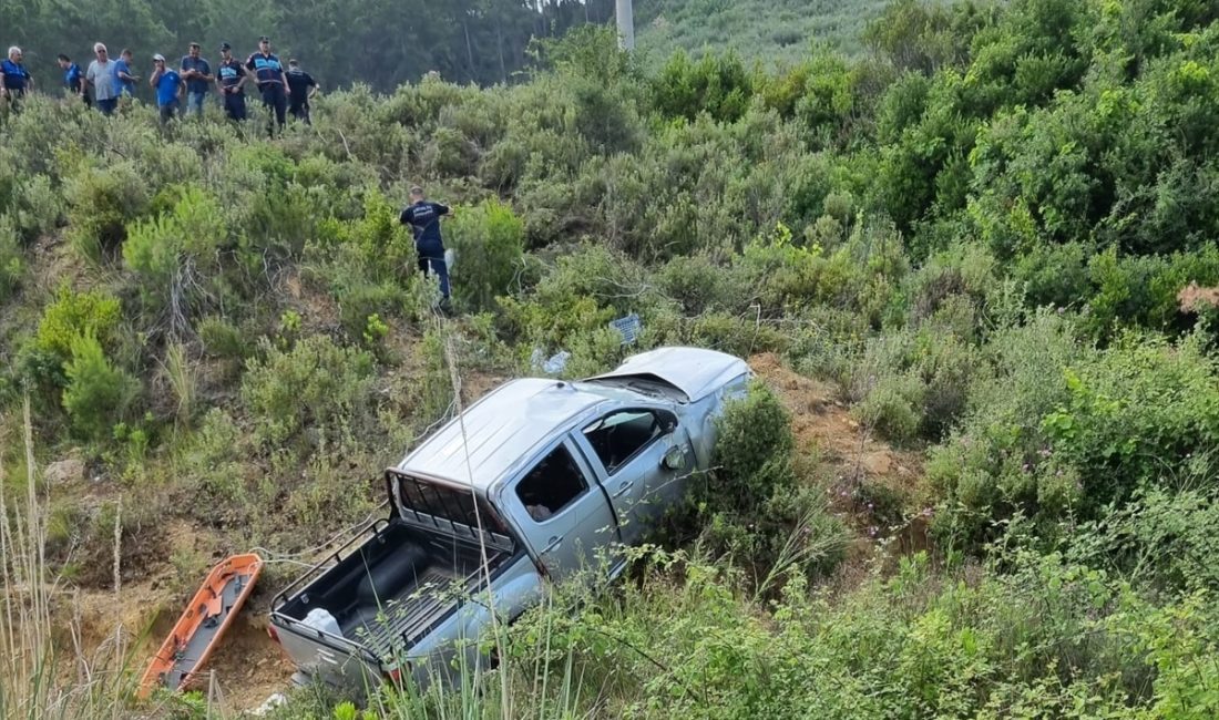 ANTALYA (AA) – Antalya'nın Alanya ilçesinde kamyonetin uçuruma yuvarlanması sonucu