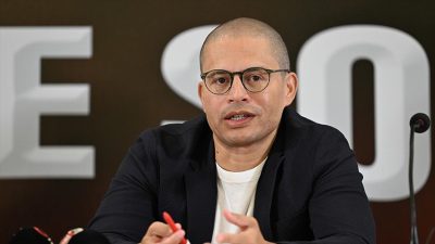 Antalyaspor'da teknik direktörlüğe getirilen Alex de Souza, güçlü, mücadeleci, taraftarın