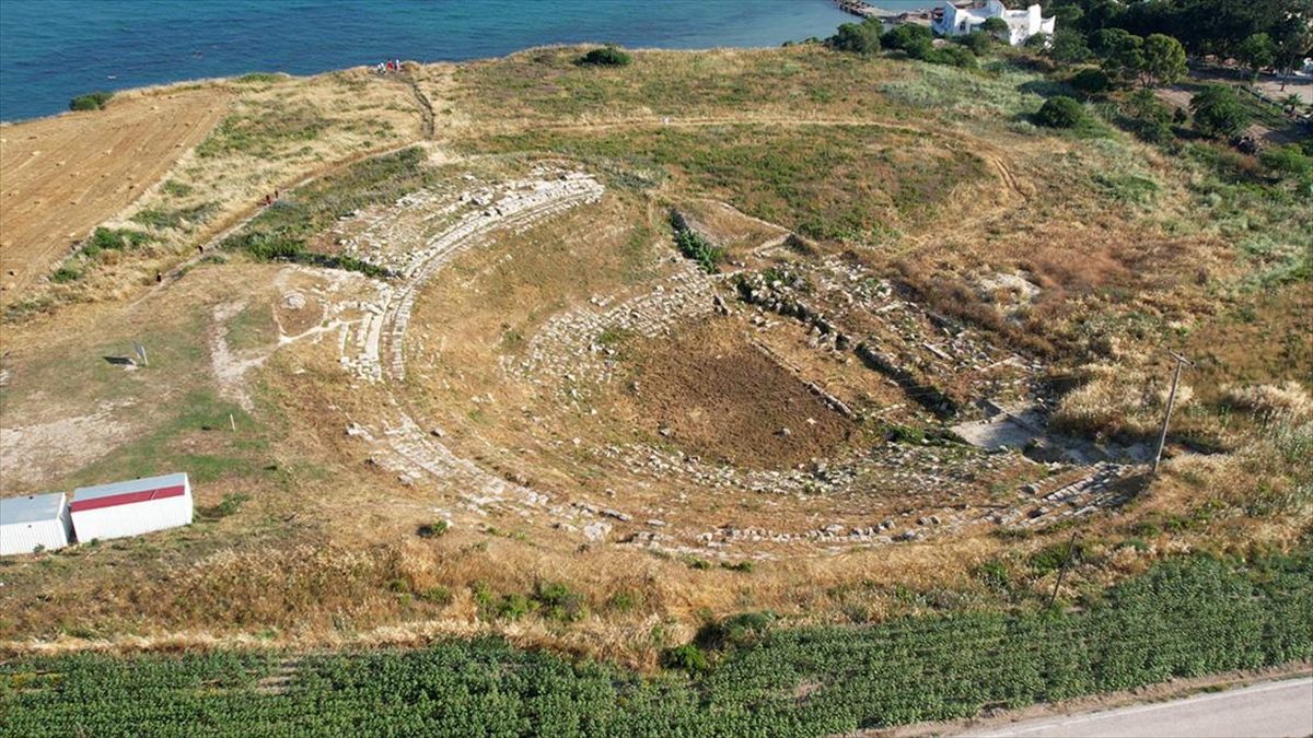 Adana'nın Karataş ilçesinde kazı çalışması tamamlanan Magarsus Antik Kenti'ndeki tiyatronun