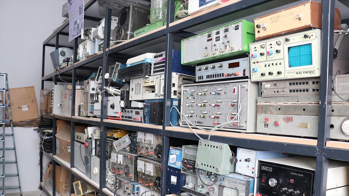 Atatürk Üniversitesi birimlerindeki kullanılmayan ve ömrünü tamamlamış elektronik malzemeler, kurulan