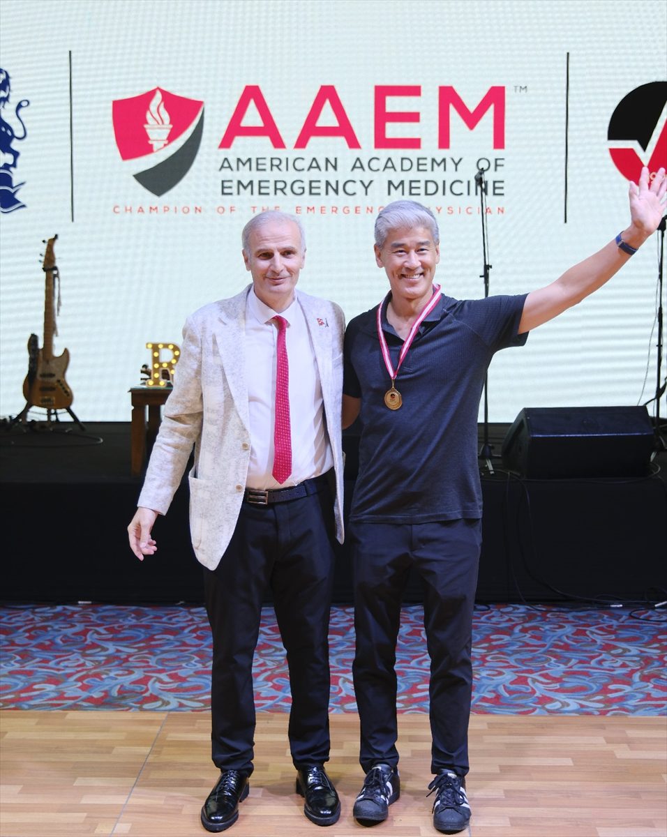 ANTALYA (AA) – Acil Tıp Uzmanları Derneği’nin (ATUDER) 8. Altın