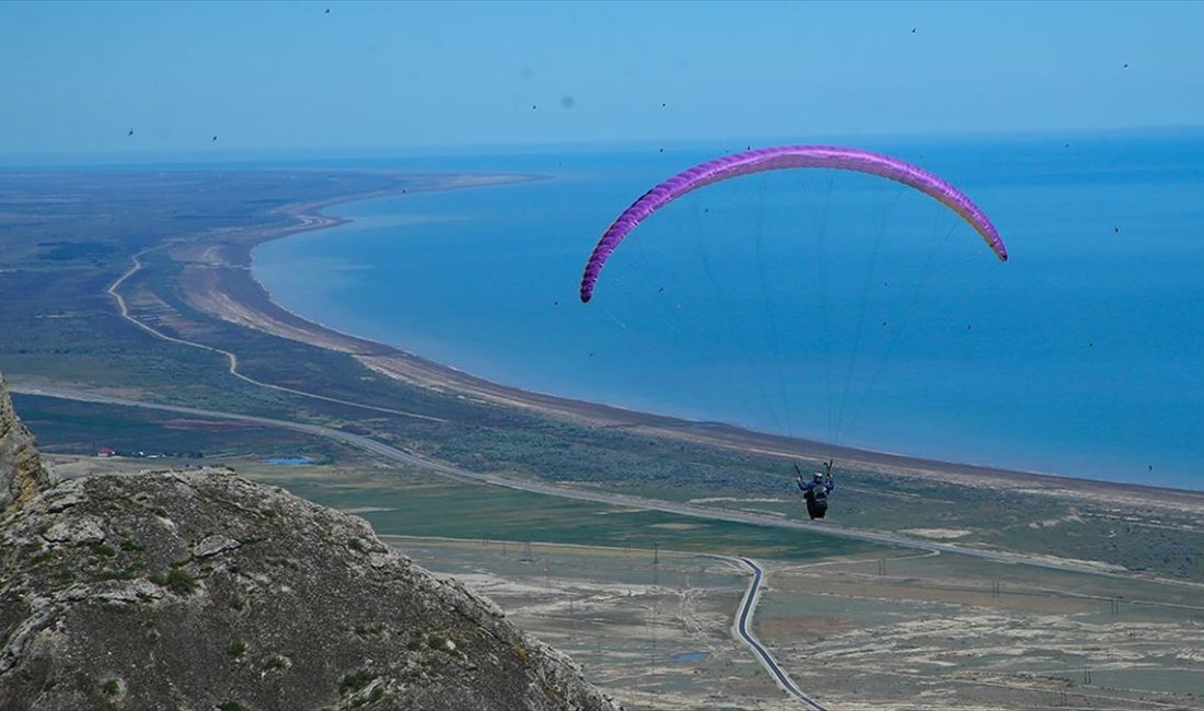 Azerbaycan'da yamaç paraşütü sporuna ilgi duyanların sayısı her geçen gün