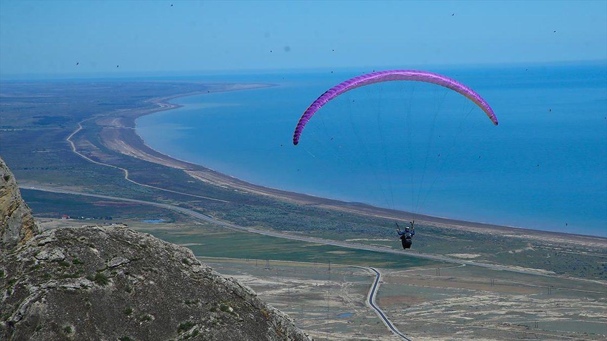 Azerbaycan'da yamaç paraşütü sporuna ilgi duyanların sayısı her geçen gün