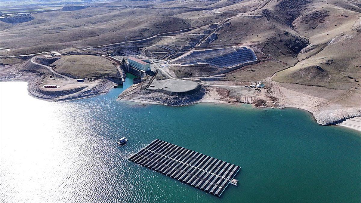 Enerji ve Tabii Kaynaklar Bakanı Alparslan Bayraktar, barajlardaki kullanılabilir rezervuar