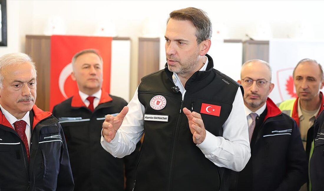 Enerji ve Tabii Kaynaklar Bakanı Alparslan Bayraktar, "Türkiye'nin 2028'de yaklaşık