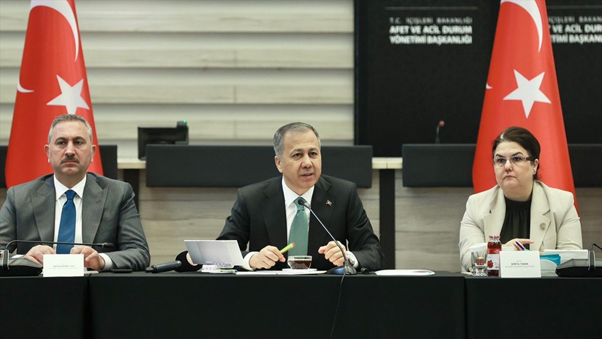 İçişleri Bakanı Ali Yerlikaya, Kahramanmaraş merkezli depremlerden etkilenen 11 ilin