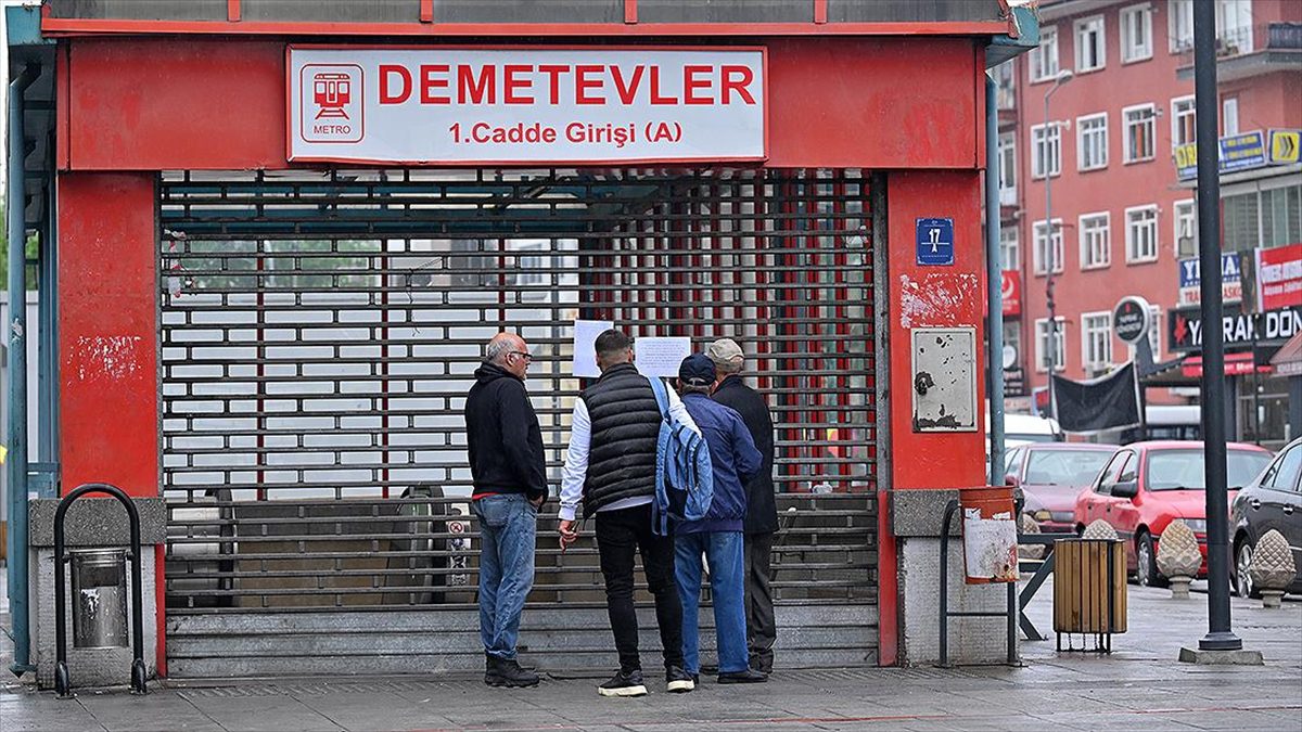 Başkentte dün akşam saatlerinde başlayan kuvvetli sağanak nedeniyle metro hattının,