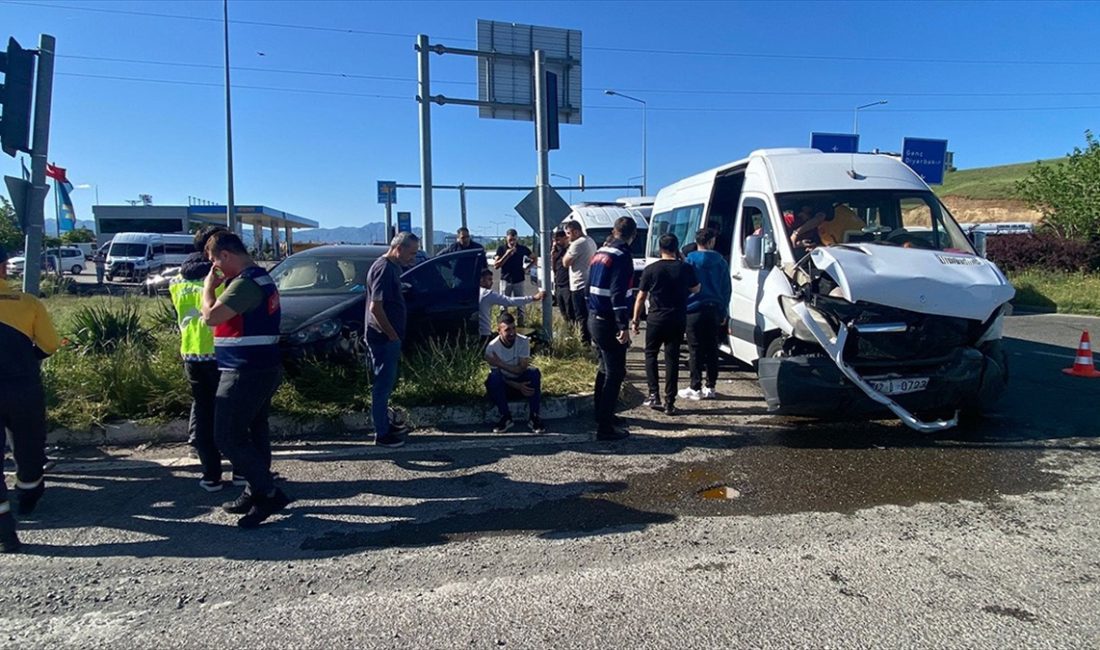 BINGÖL (AA) – Sürücülerinin kimliği henüz öğrenilemeyen 12 AH 111