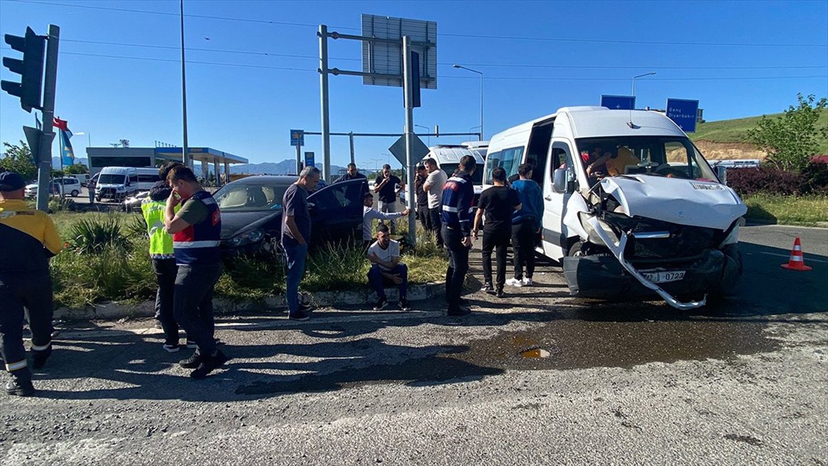 BINGÖL (AA) – Sürücülerinin kimliği henüz öğrenilemeyen 12 AH 111