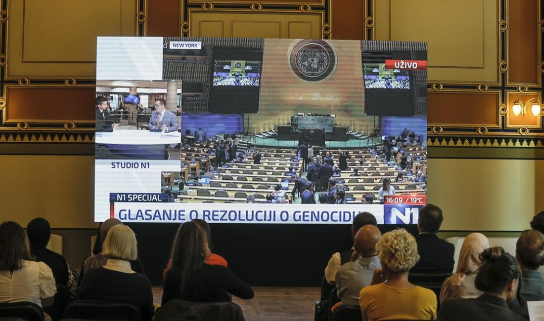 SARAYBOSNA (AA) – Başkent Saraybosna’daki Vijecnica Kütüphanesi’nde toplanan bir grup