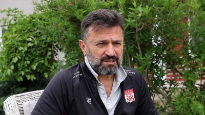 Trendyol Süper Lig ekiplerinden EMS Yapı Sivasspor'un teknik direktörü Bülent
