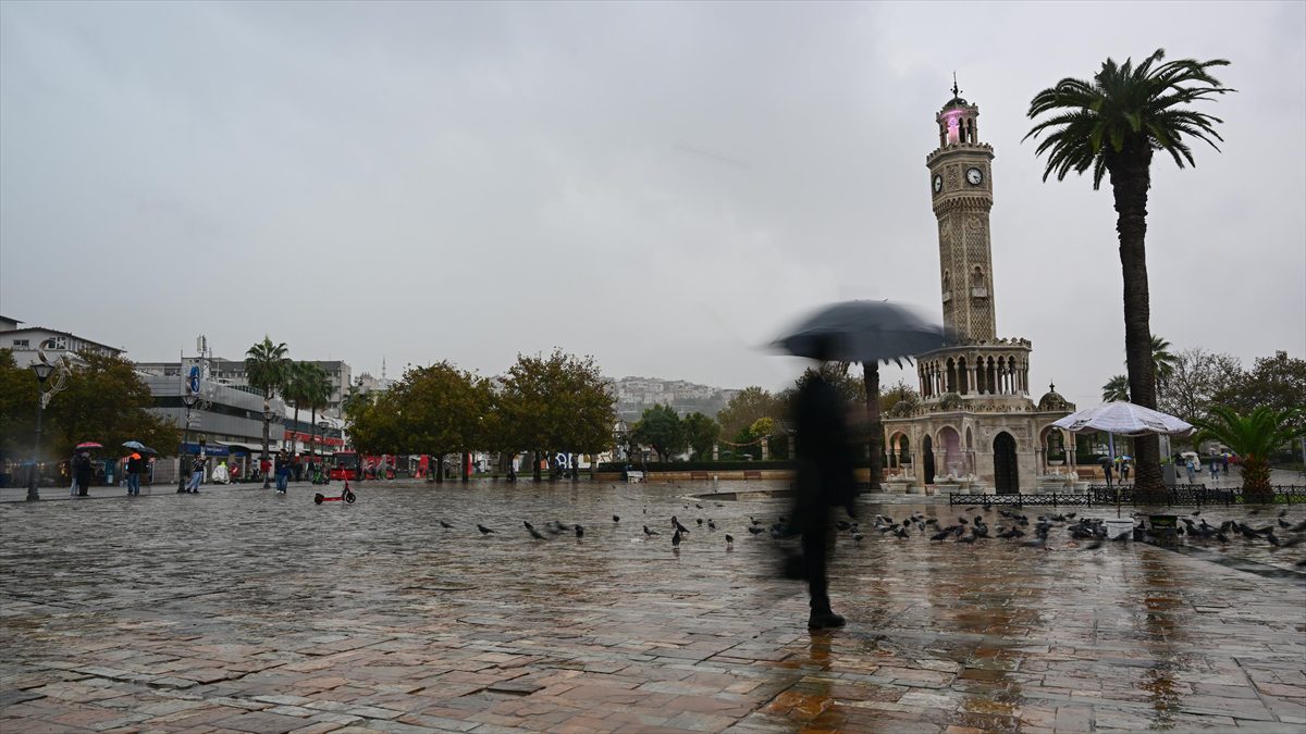 Çanakkale, Balıkesir ve İzmir için kuvvetli sağanak uyarısında bulunuldu.