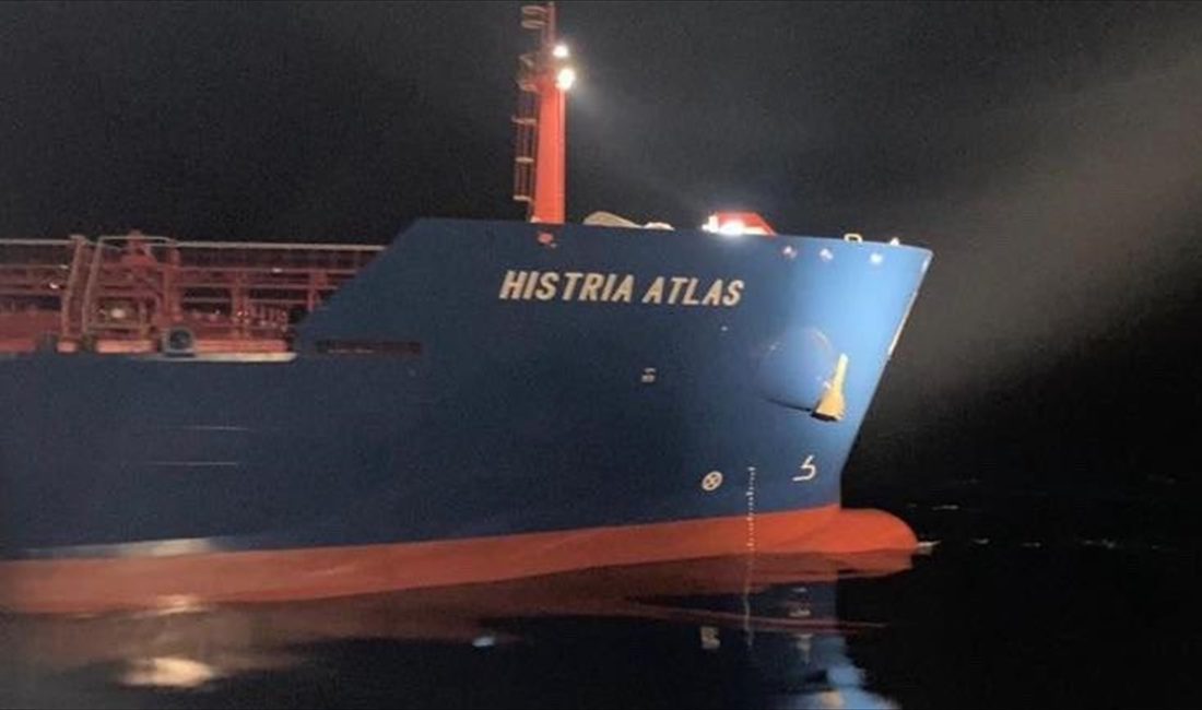 Çanakkale Boğazı'nda makine arızası yapan "MT/ HISTRIA ATLAS" adlı tanker