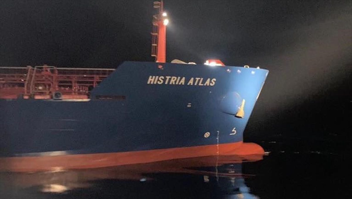 Çanakkale Boğazı'nda makine arızası yapan "MT/ HISTRIA ATLAS" adlı tanker