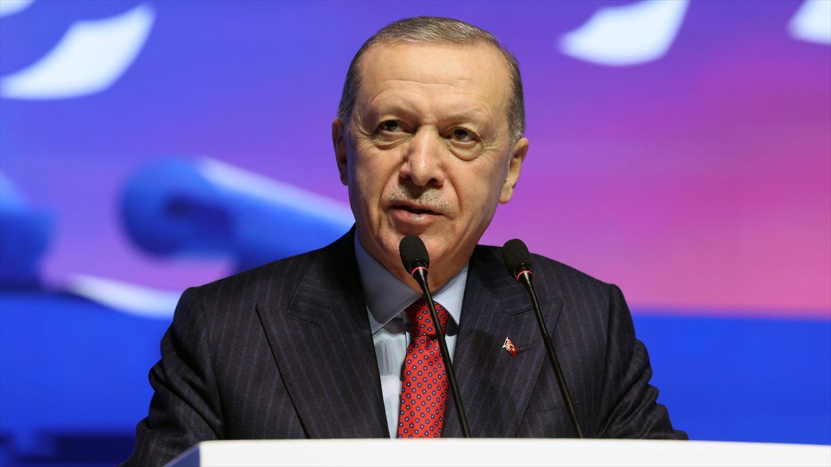 Cumhurbaşkanı Recep Tayyip Erdoğan, vefatının 41. yılında Necip Fazıl Kısakürek'i