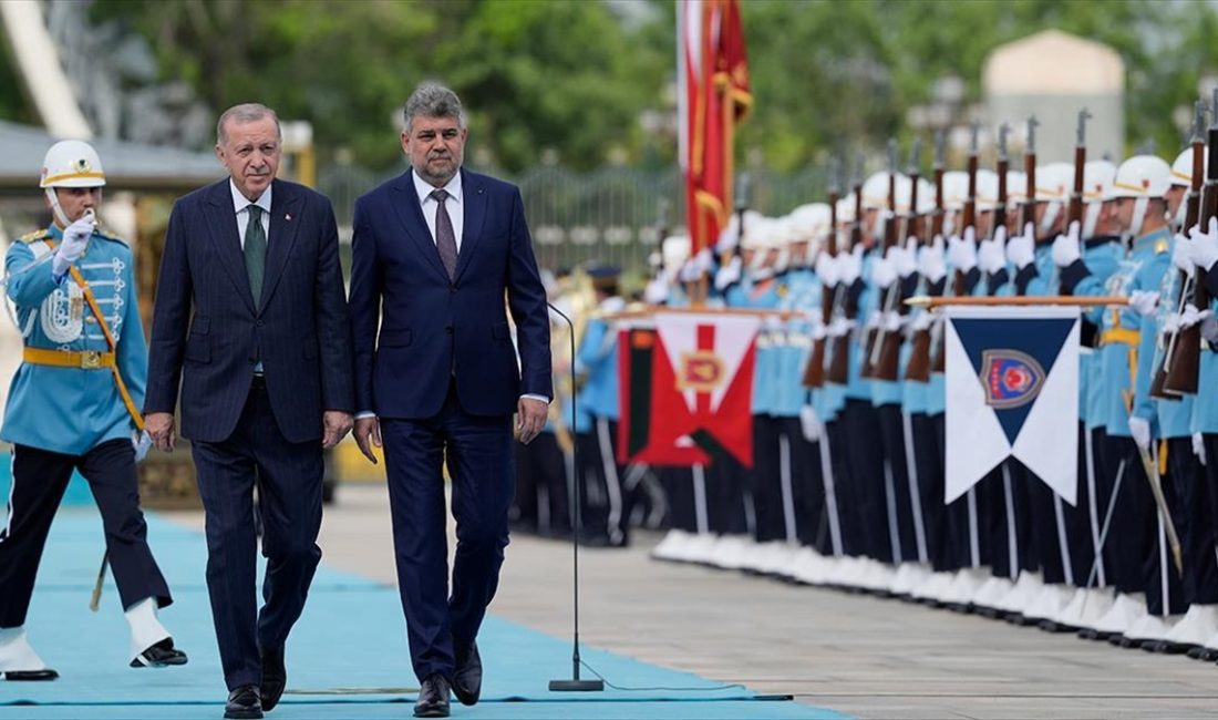Cumhurbaşkanı Recep Tayyip Erdoğan, Romanya Başbakanı Marcel Ciolacu'yu resmi törenle