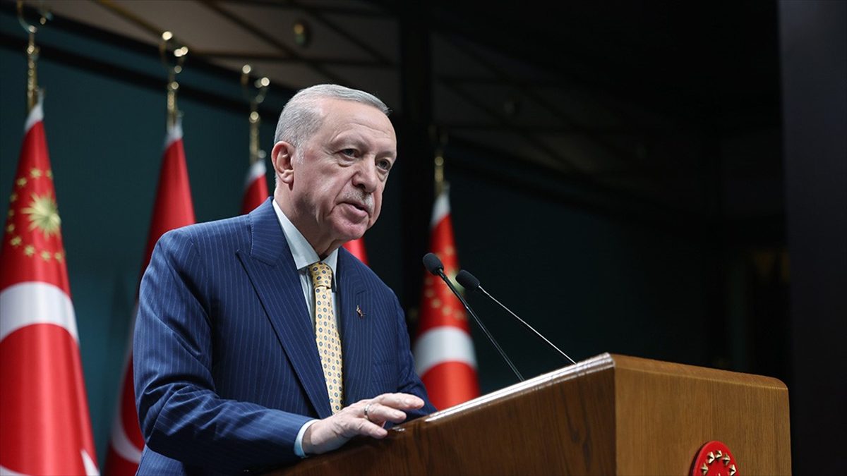 Cumhurbaşkanı Recep Tayyip Erdoğan, şehit askerlerin ailelerine başsağlığı mesajı gönderdi.