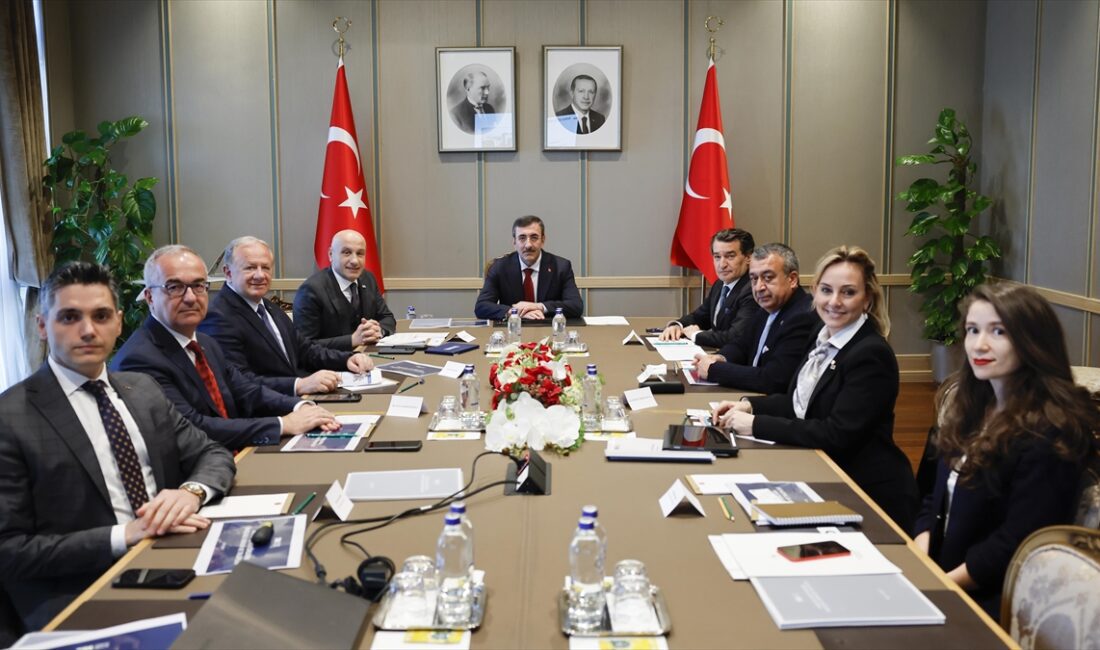 ANKARA (AA) – Cumhurbaşkanı Yardımcısı Cevdet Yılmaz, Cumhurbaşkanlığı Külliyesi’ndeki görüşmeye