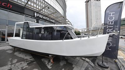 Başkentte faaliyet gösteren bir firma, ürettiği yat ve tekneleri deniz