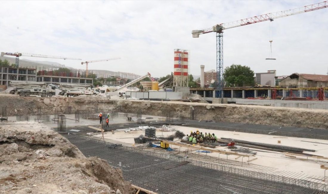 Kahramanmaraş merkezli 6 Şubat 2023'teki depremlerin büyük yıkıma neden olduğu