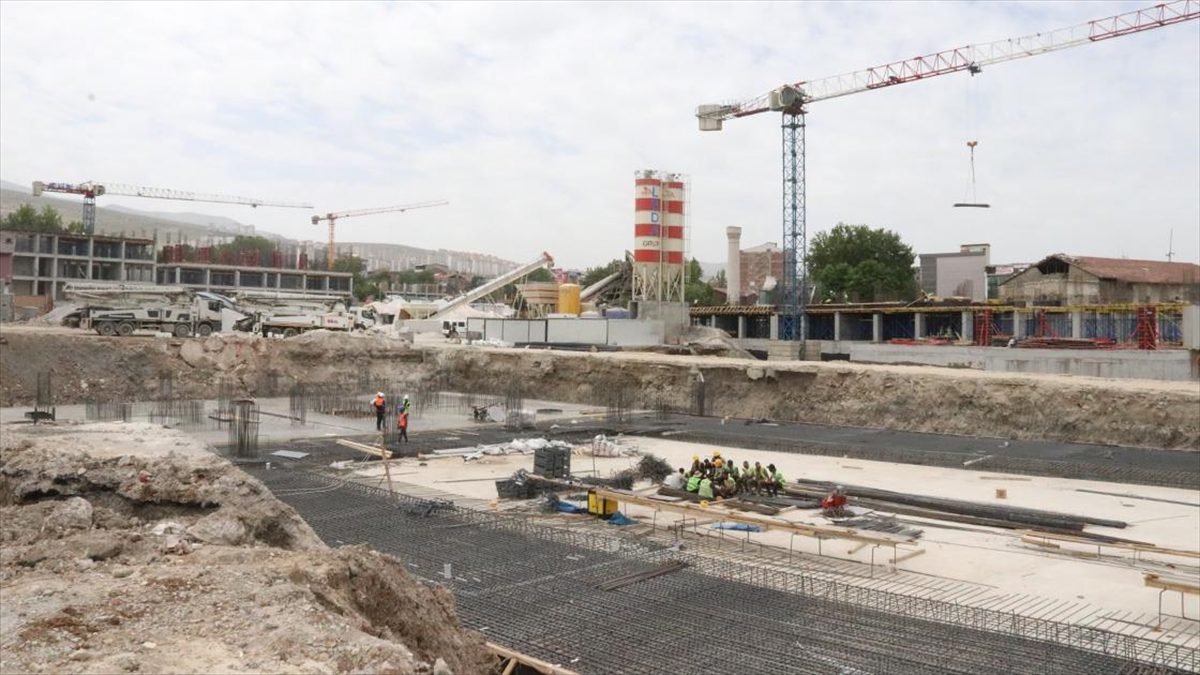 Kahramanmaraş merkezli 6 Şubat 2023'teki depremlerin büyük yıkıma neden olduğu