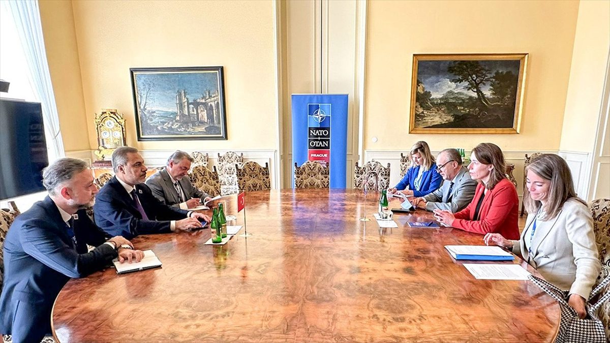 Dışişleri Bakanı Hakan Fidan, Çekya'nın başkenti Prag'da NATO Gayriresmi Dışişleri