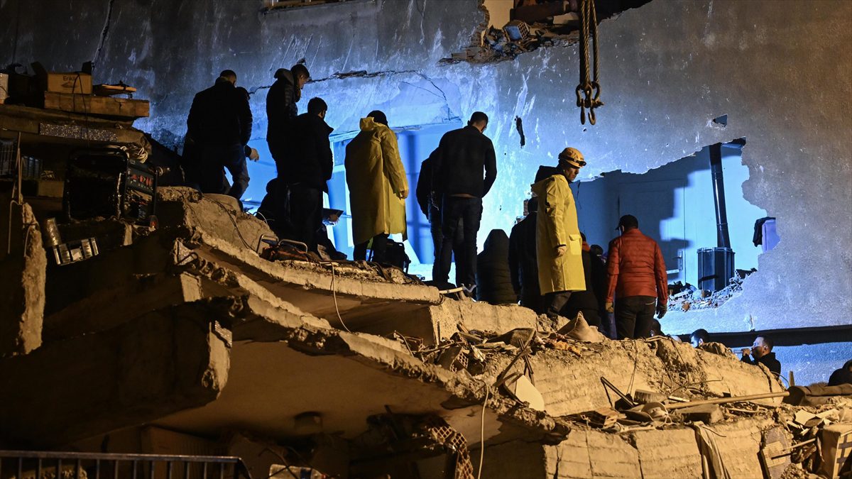 Diyarbakır'da depremde yıkılan Dündar Apartmanı'nın tutuklu 2 müteahhidine 13 yıl 4'er ay hapis cezası