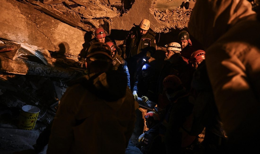 Diyarbakır'da Kahramanmaraş merkezli depremlerde yıkılan ve 38 kişinin hayatını kaybettiği,