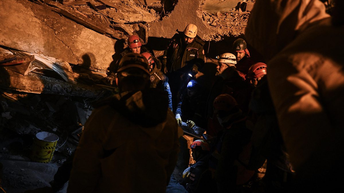 Diyarbakır'da Kahramanmaraş merkezli depremlerde yıkılan ve 38 kişinin hayatını kaybettiği,