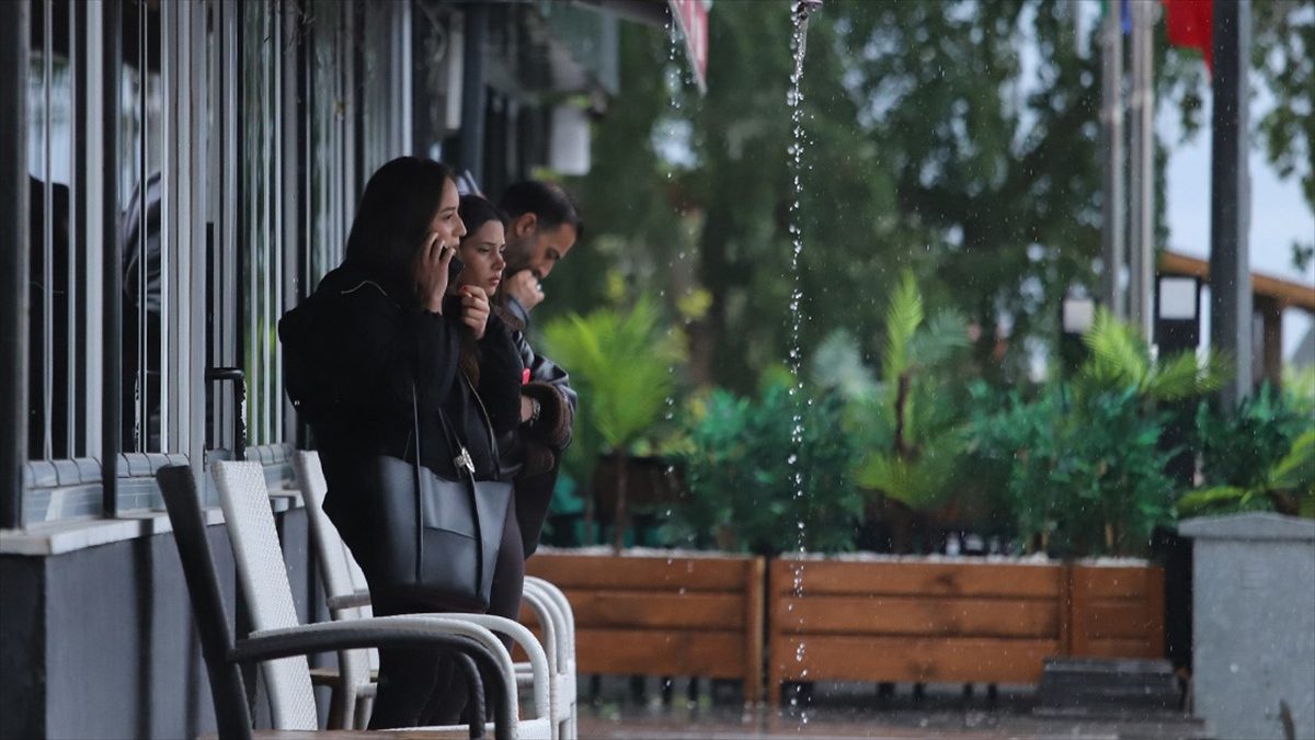 Doğu Anadolu'nun kuzeydoğusunda bugün gök gürültülü sağanak bekleniyor.