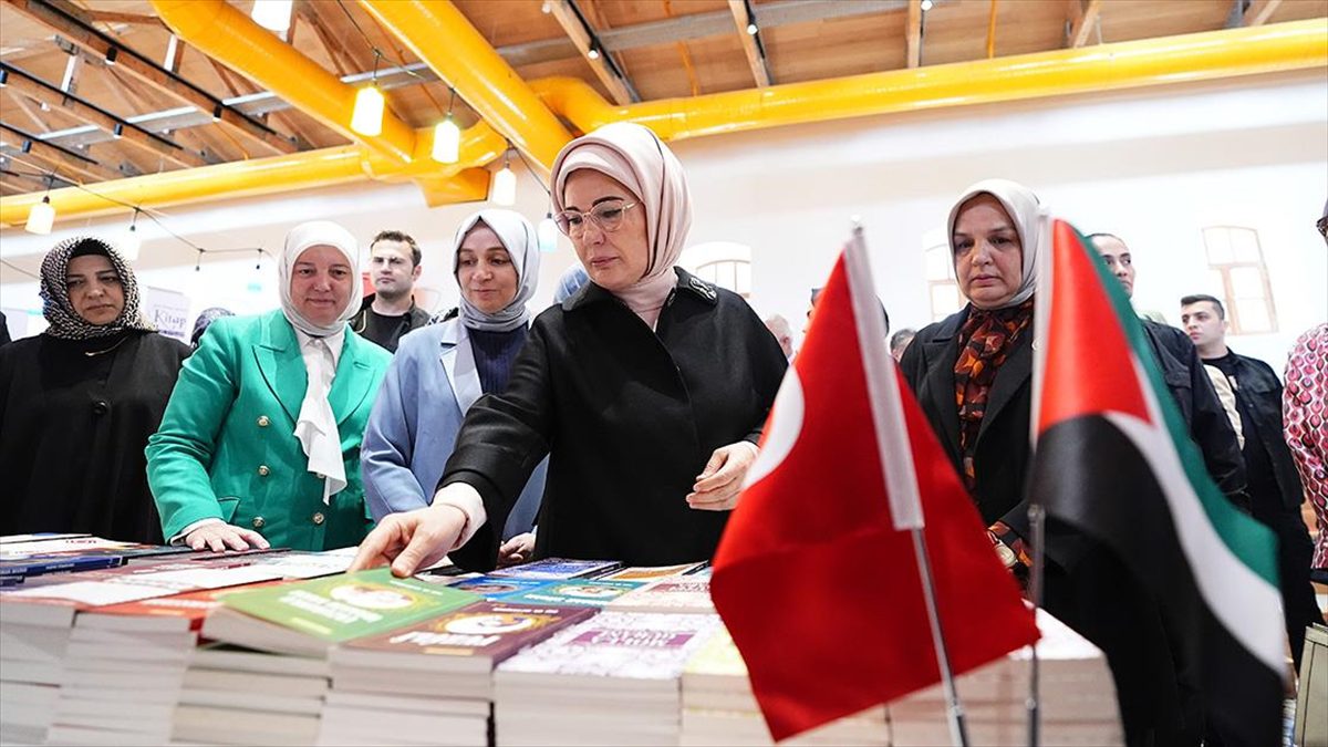 Cumhurbaşkanı Recep Tayyip Erdoğan'ın eşi Emine Erdoğan, Rami Kütüphanesi'nde düzenlenen