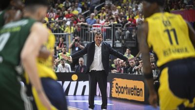 Basketbolda THY Avrupa Ligi Dörtlü Final'inde Fenerbahçe Beko'yu 73-57 yenerek
