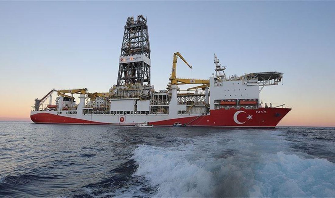 Enerji ve Tabii Kaynaklar Bakanı Alparslan Bayraktar, Fatih Sondaj Gemisi'nin,
