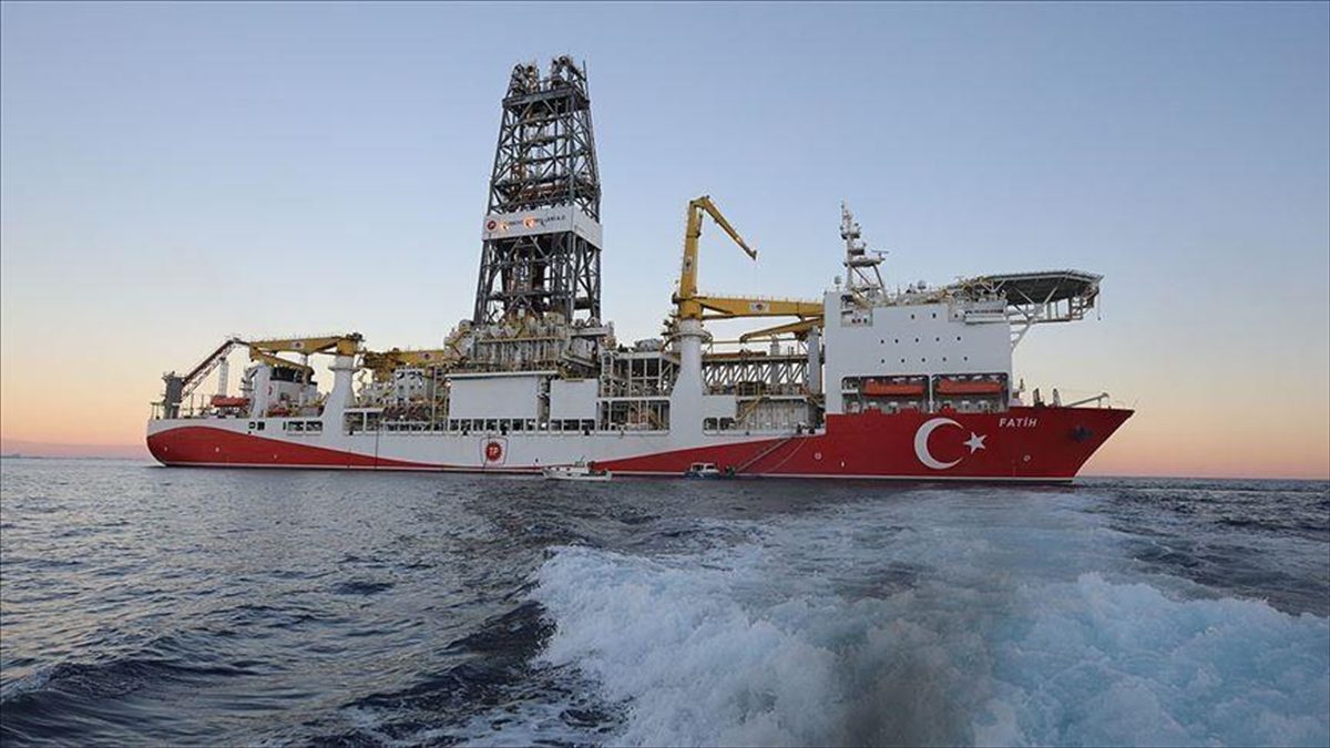 Enerji ve Tabii Kaynaklar Bakanı Alparslan Bayraktar, Fatih Sondaj Gemisi'nin,