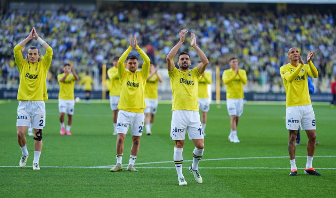 İSTANBUL (AA) – 8. dakikada Fenerbahçe öne geçti. Serdar Dursun’un