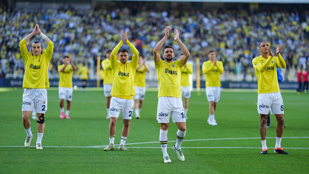 İSTANBUL (AA) – 8. dakikada Fenerbahçe öne geçti. Serdar Dursun’un