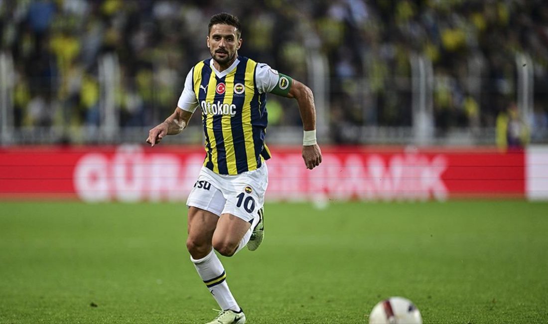Trendyol Süper Lig'de 99 puanla sezonu ikinci sırada tamamlayan Fenerbahçe'de