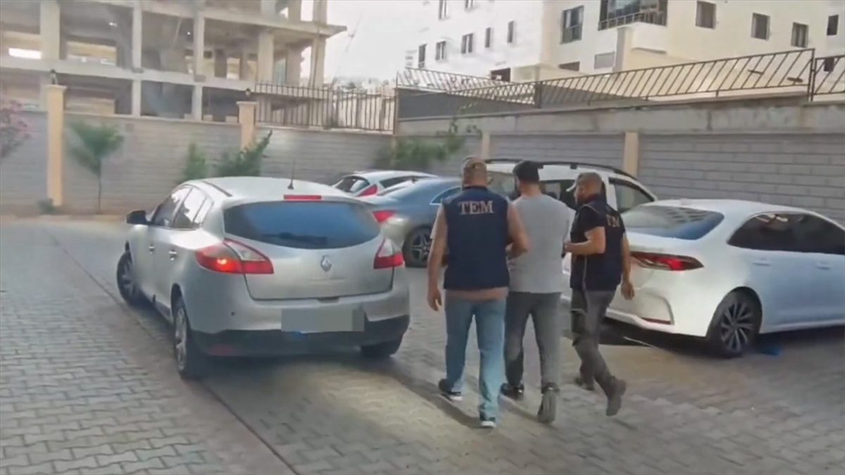 İçişleri Bakanı Ali Yerlikaya, FETÖ'ye yönelik 17 ilde düzenlenen "Kıskaç-18"