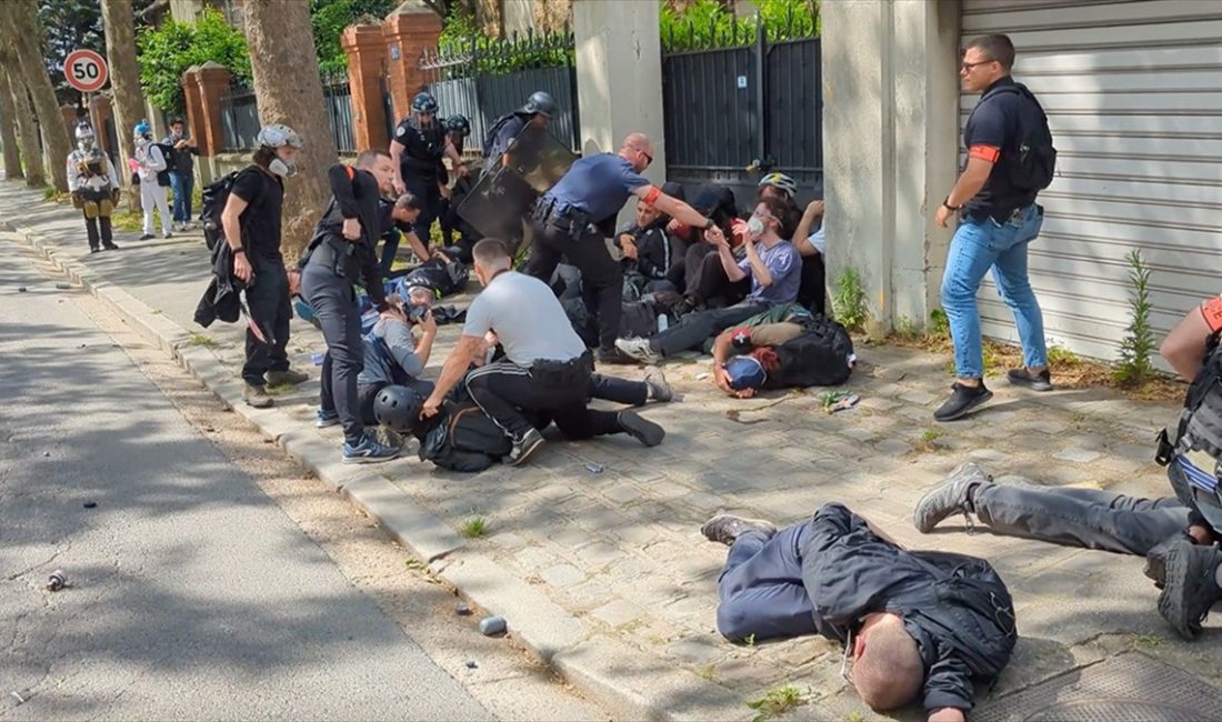 Fransa'da polis, Paris'in banliyösü Gennevilliers kentinde inşa edilmesi öngörülen 600