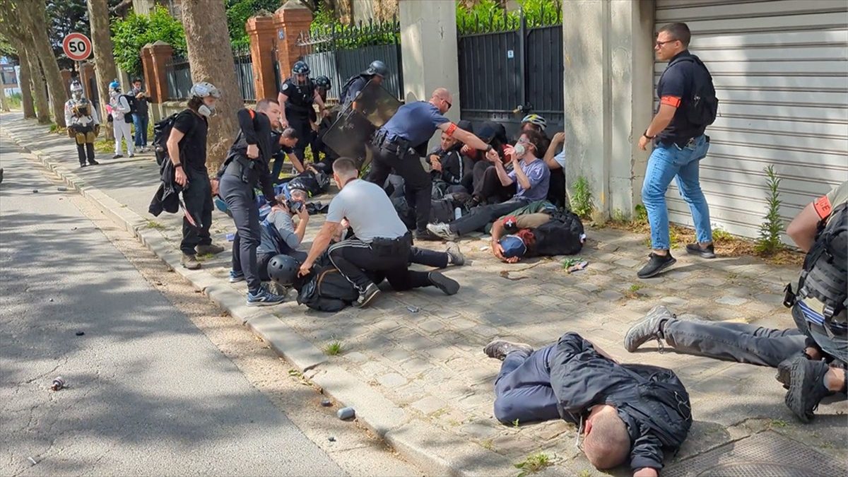Fransa'da polis, Paris'in banliyösü Gennevilliers kentinde inşa edilmesi öngörülen 600