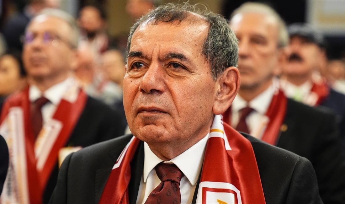 Galatasaray Kulübü Olağan Genel Kurul Toplantısı'nda adaylardan mevcut başkan Dursun