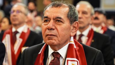 Galatasaray Kulübü Olağan Genel Kurul Toplantısı'nda adaylardan mevcut başkan Dursun