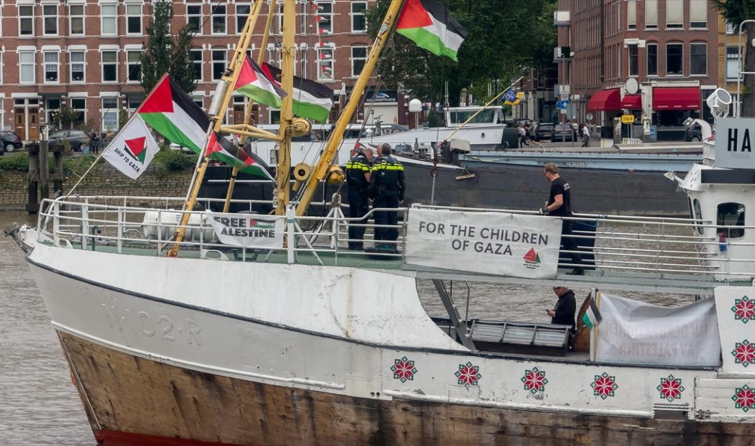 AMSTERDAM (AA) – Gemi, 13 kişilik aktivist mürettebatıyla Schie Limanı’na