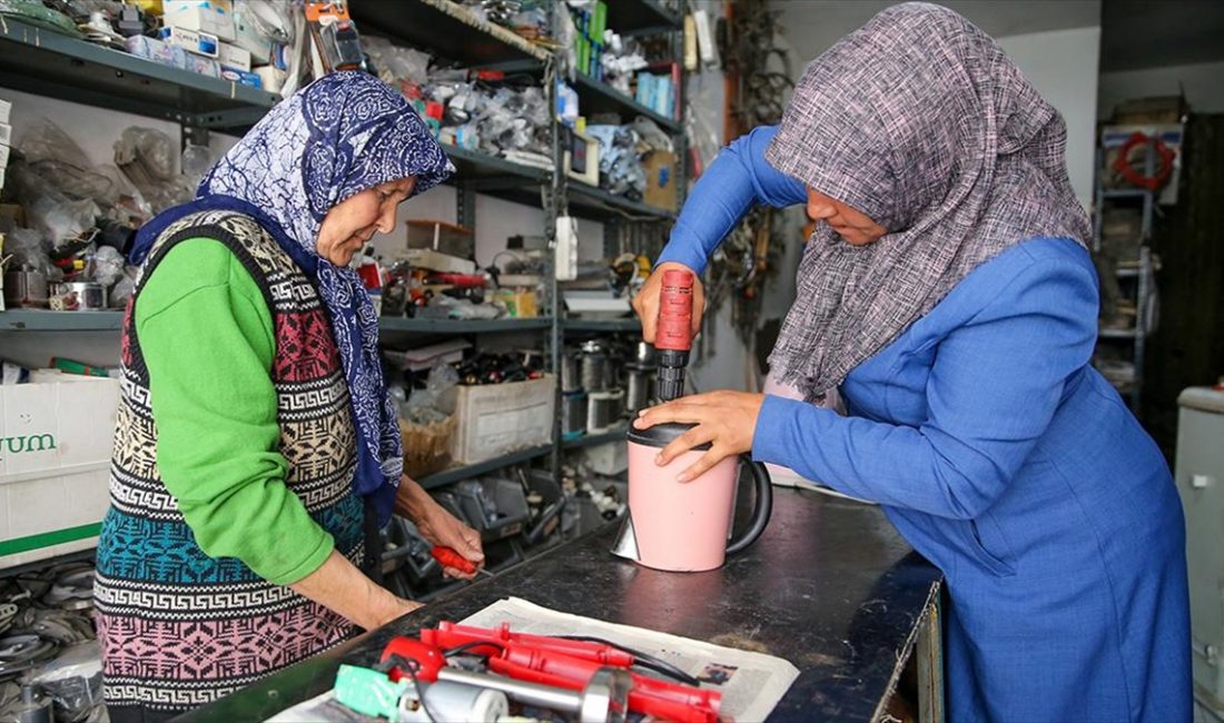 Konya'nın Ereğli ilçesinde eşinin vasiyeti üzerine elektrikli ev aletleri tamir
