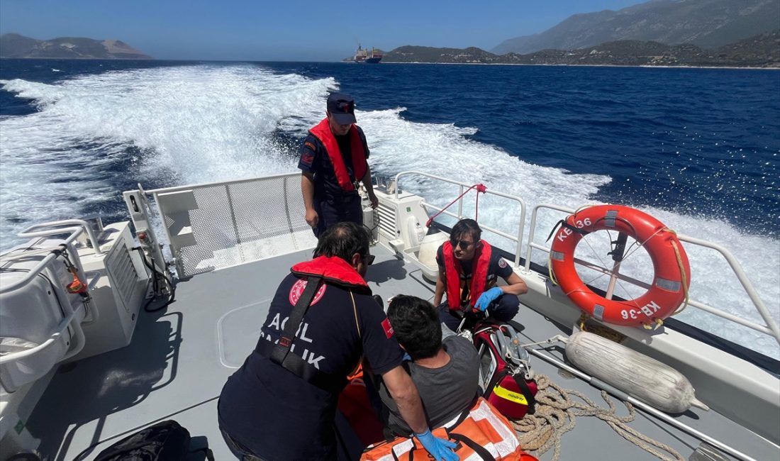 ANTALYA (AA) – Antalya'nın Kaş ilçesi açıklarında ticari gemide rahatsızlanan
