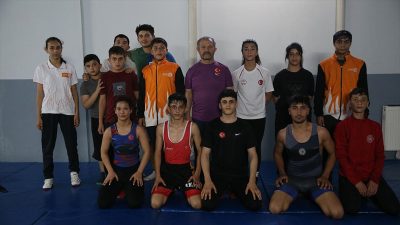 Hatay'ın İskenderun ilçesinde kızıyla depremde yıkılan binanın enkazında kalan 58