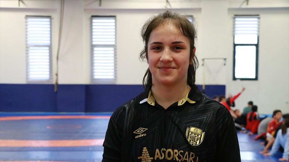 Milli güreşçi Esma Nur Kara, "3 yıldır üst üste Türkiye
