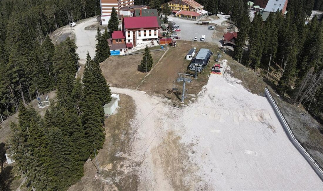 Türkiye'nin önemli kayak merkezlerinden Ilgaz Dağı, kayak sezonunda 100 bin