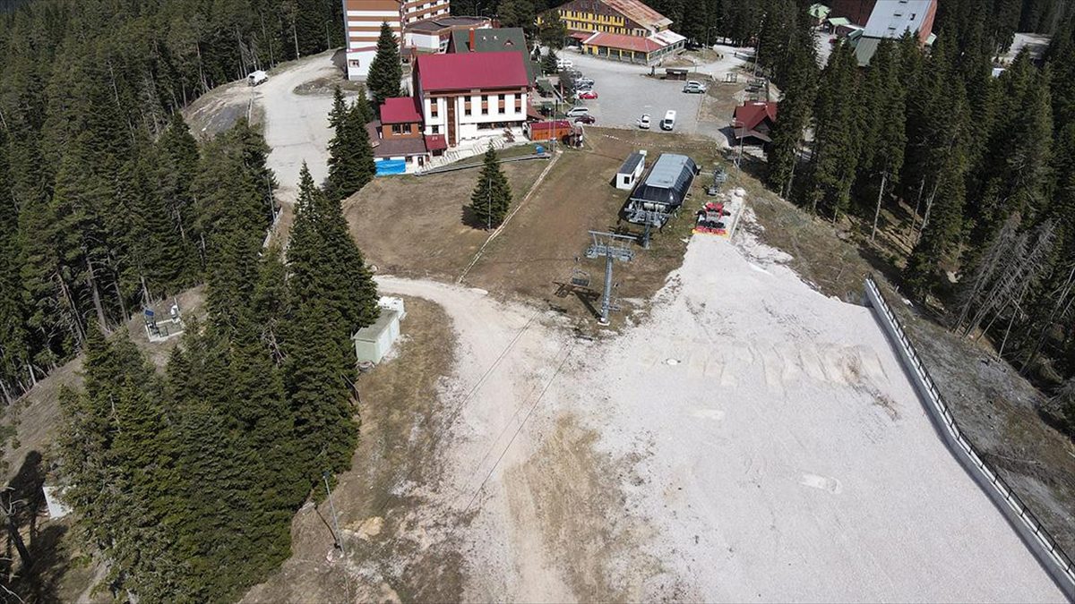 Türkiye'nin önemli kayak merkezlerinden Ilgaz Dağı, kayak sezonunda 100 bin