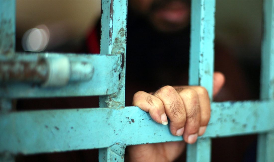 Filistinlilerin, Negev Çölü'ndeki "Sede Teman" gibi gizli kamplarda tutuldukları, sorgu